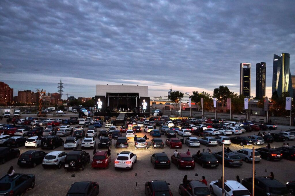 primer concierto en formato autocine organizado por BMW