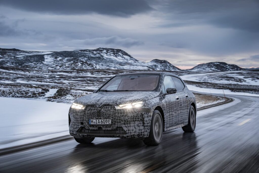 El BMW iX comienza su último test de invierno.